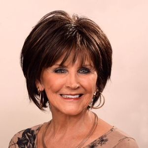 Meet your Posher, Della clark